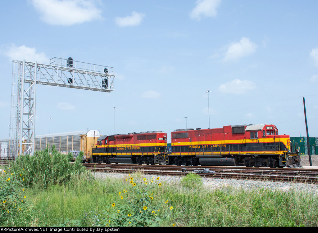 A Local waits to go north at Kendleton Yard 